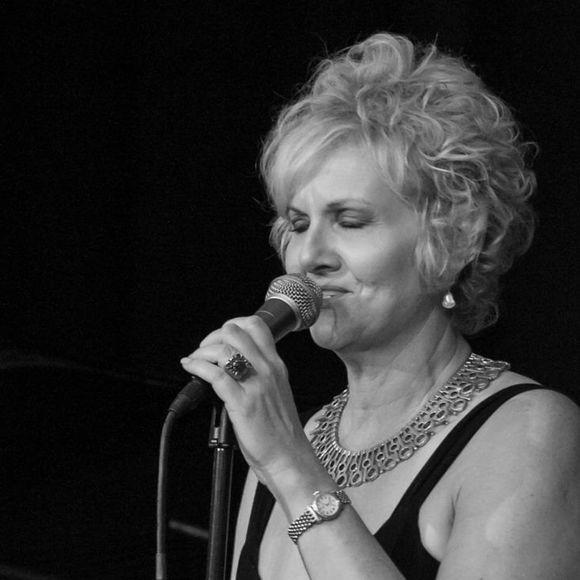 Meet your Posher, Cindy - Picture 1 of 1